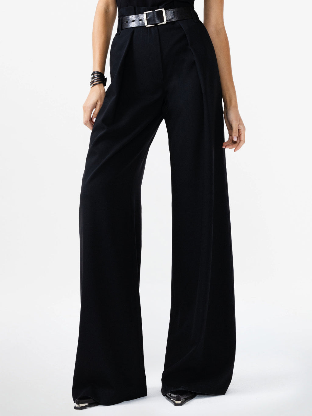 HIGH-WAISTED AND PLEATED LARGE PANTS