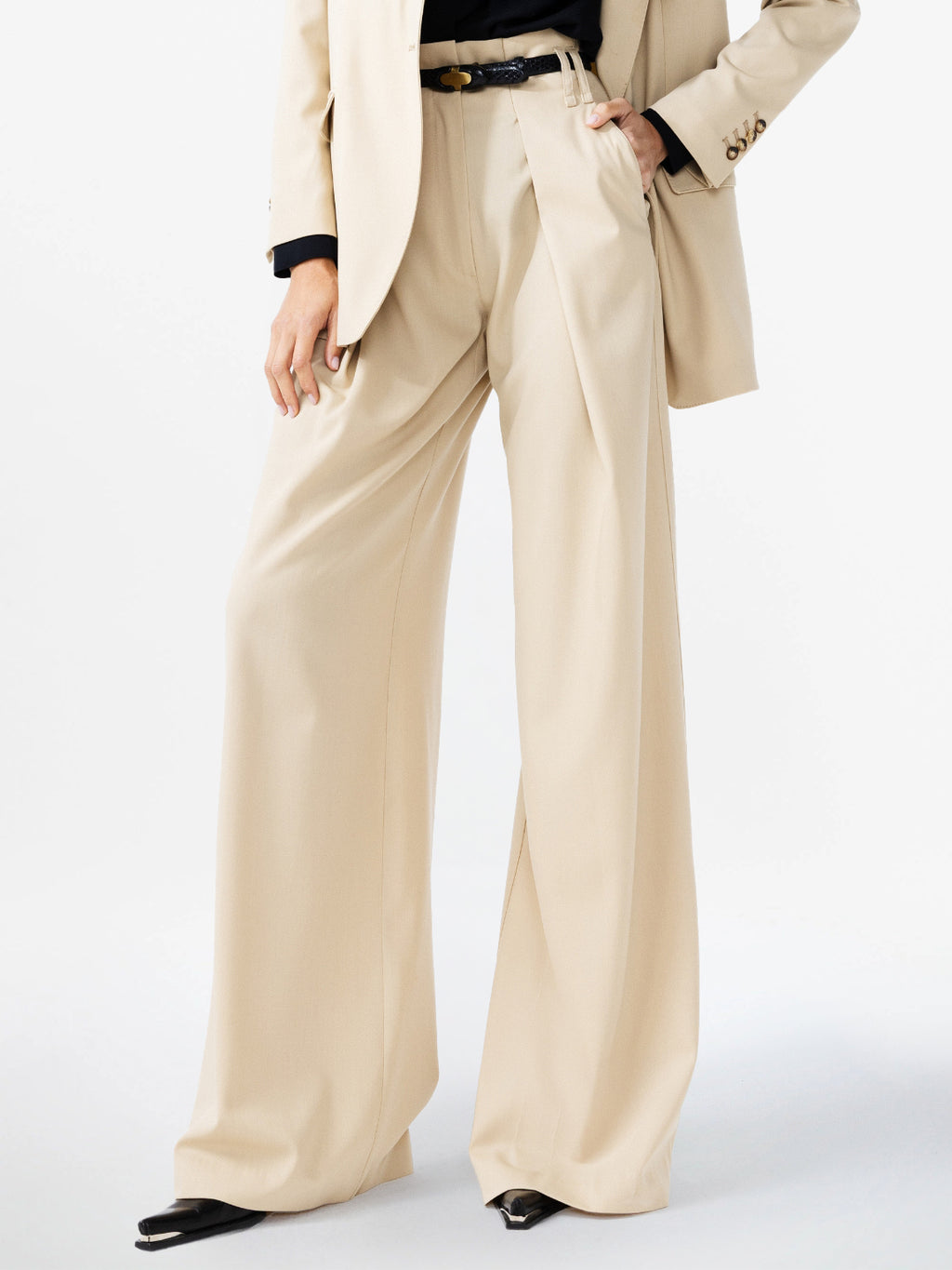 HIGH-WAISTED AND PLEATED LARGE PANTS