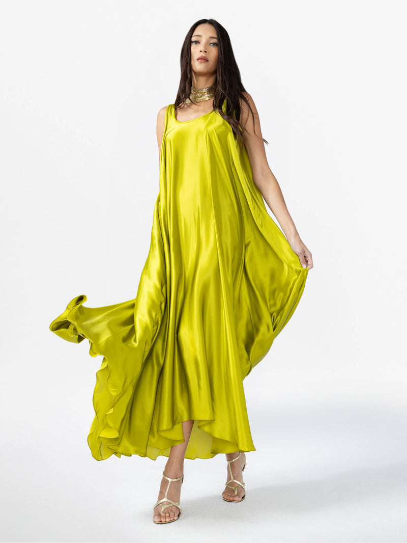 LONG FLARED DRESS WITH A BACK CAPE AND REMOVABLE BELT